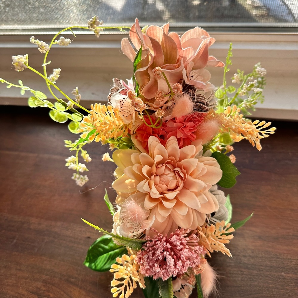Gold Stiletto with Floral Arrangement - Picture 6 of 9